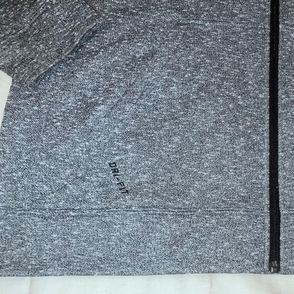 Nike dri fit sweater - Picture 8 of 9